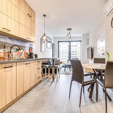 Rentplanet - Wyszynskiego Apartment Wroclaw